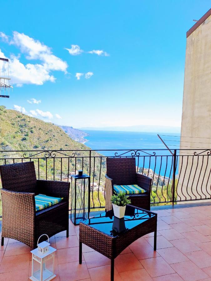 Tao Charming Apartment Taormina Buitenkant foto